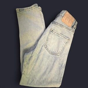 Zara Women’s Light Blue High Waist Mom Jeans Size 2